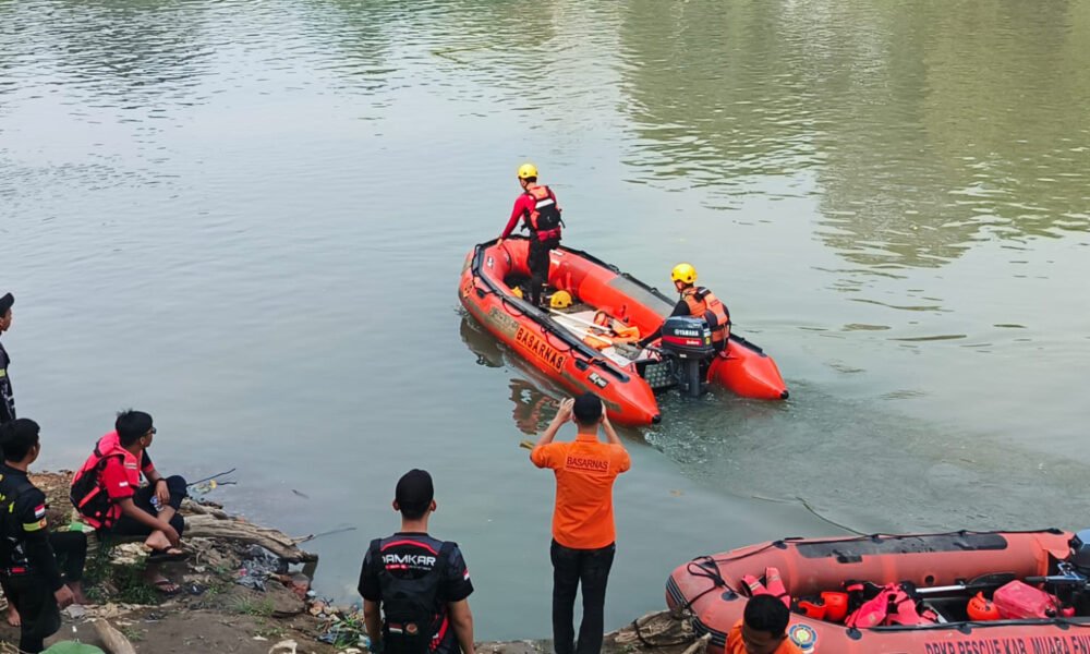 Tim SAR Sisir Sungai Lematang Cari Pelajar 15 Tahun yang Tenggelam Saat Memancing